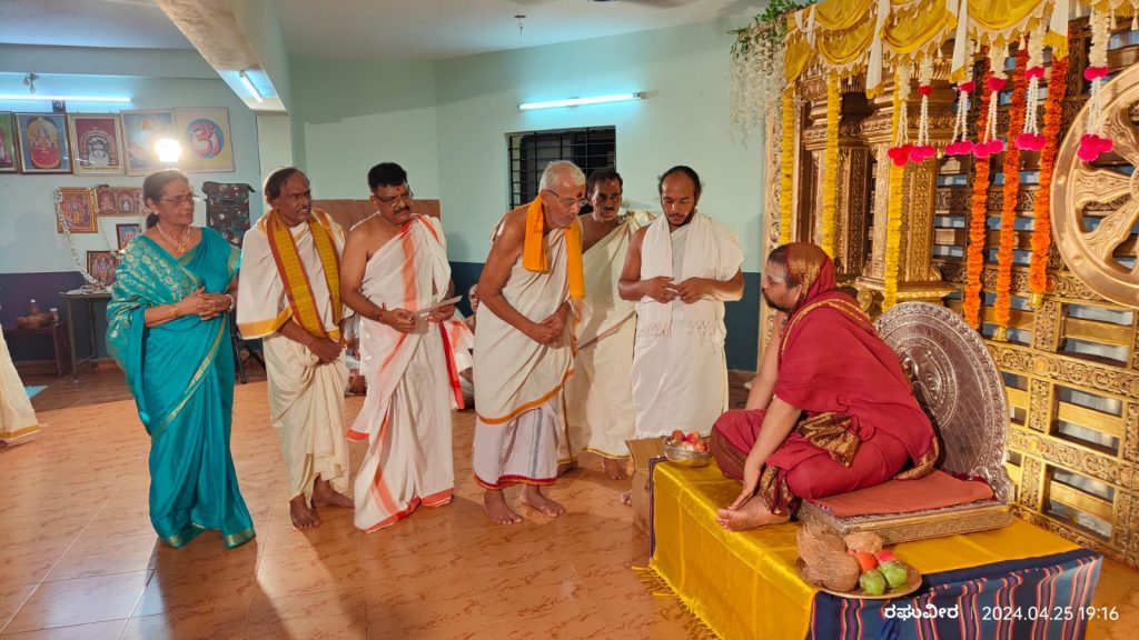 Jadadguru Sri Sri Sri Vidhushekhara Bharati Sannidhanam was visited Shiva Sadana Putturu